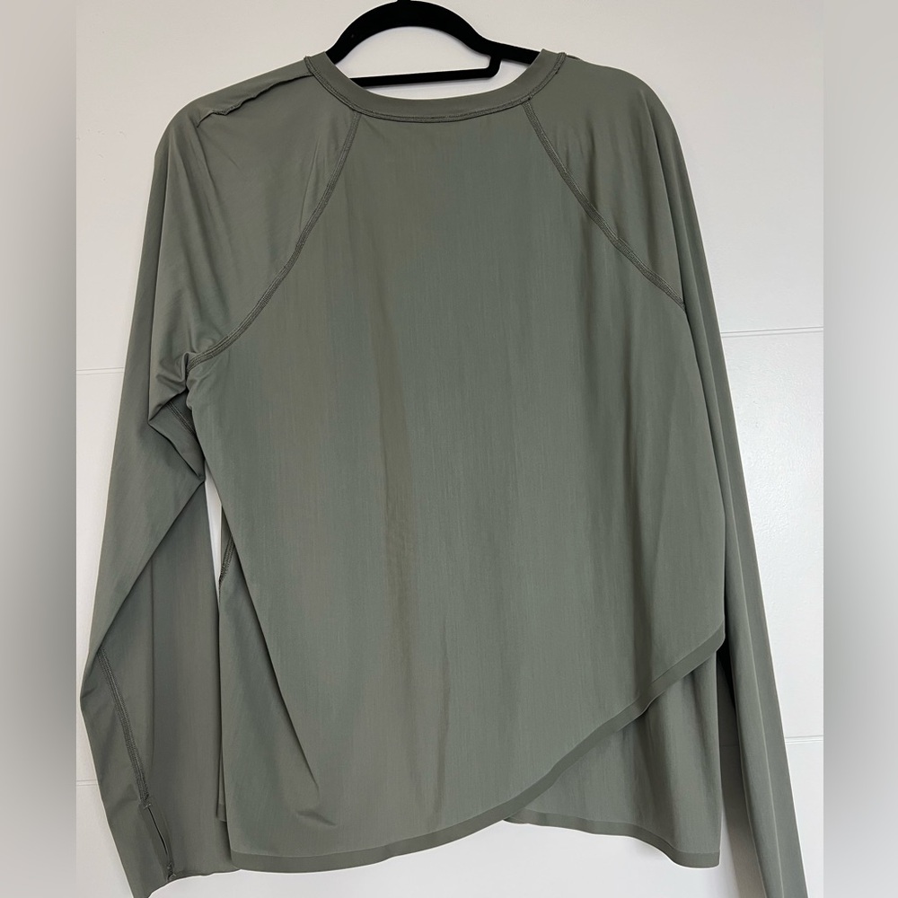 Lulu Lemon Green Long Sleeve Workout Top - Picture 2 of 3